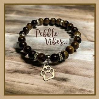 Tigers eye “paw”