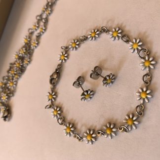 White daisy combo